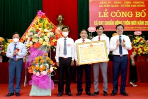 Xã Hiền Quan đón nhận danh hiệu đạt chuẩn nông thôn mới
